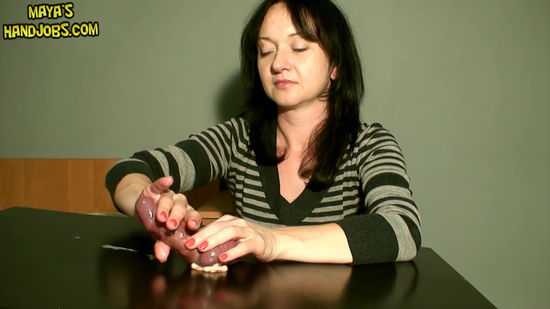 Mayashandjobs: 2 enorme cumshots op mijn pikbord