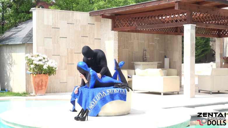 ZentaiDolls: Zentai, multicouche, au bord de la piscine