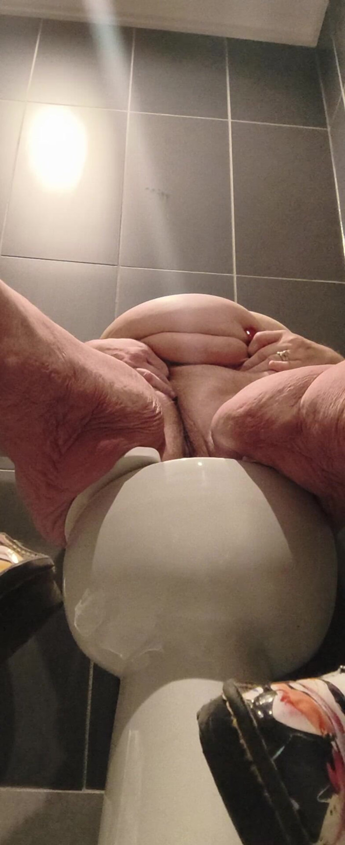 HerculesnVENUS: Entre entre cette chatte que tu veux voir, c’est un...