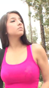 Video lésbico con Lilly Banks y Megan Salinas dos jóvenes zorras con coños afeitados se lamen los coños y se tocan