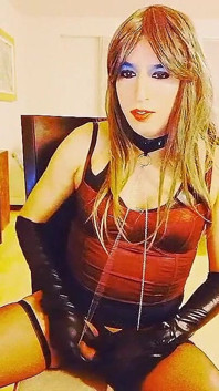 Tammysissy mastürbasyon yapar ve boşalır