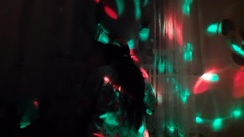 Lesbian-illusion: Em uma festa, enquanto todo mundo estava dançando, nós fomos...