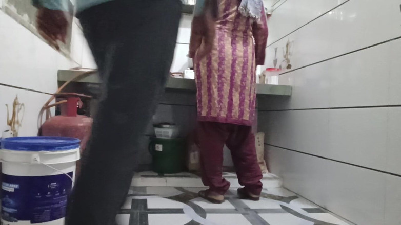 Bhabhi UP: Grannen gick först in i köket