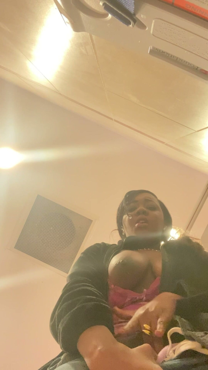 ALLIYAH ALECIA: Szybka Solo Publiczna Masturbacja W Łazience Walmart