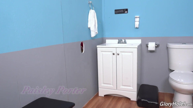 Gloryhole: Con đĩ BBC Paisley Porter bị bắn tinh tại lỗ cám...