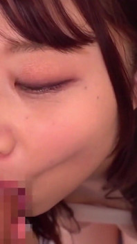 以爱为中心的热度随着 misono.m 暴露她大胆、诱人的存在而上升 -