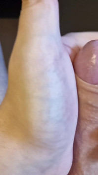 Honění mého neobřezaného ptáka, hraní s mojí předkožkou a precum