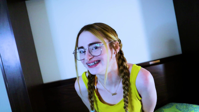 Smash Thots Films: I Smash Nerdy College Slut Reese Robbins in Hotel Room