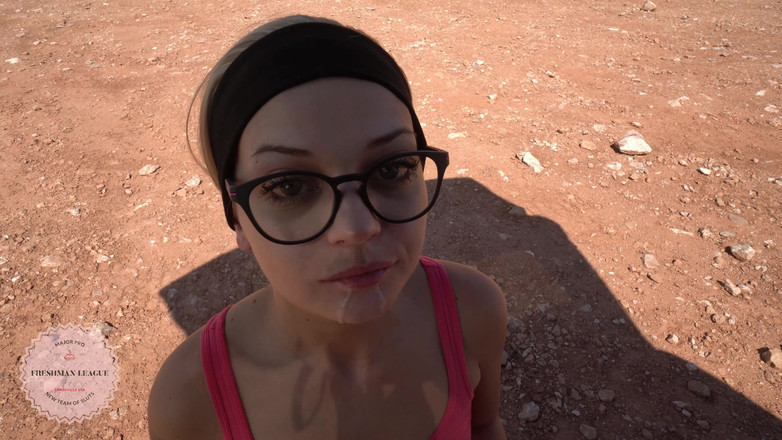 Katie Diggs: Cewek sange ini raksasa pria kulit hitam di luar ruangan!