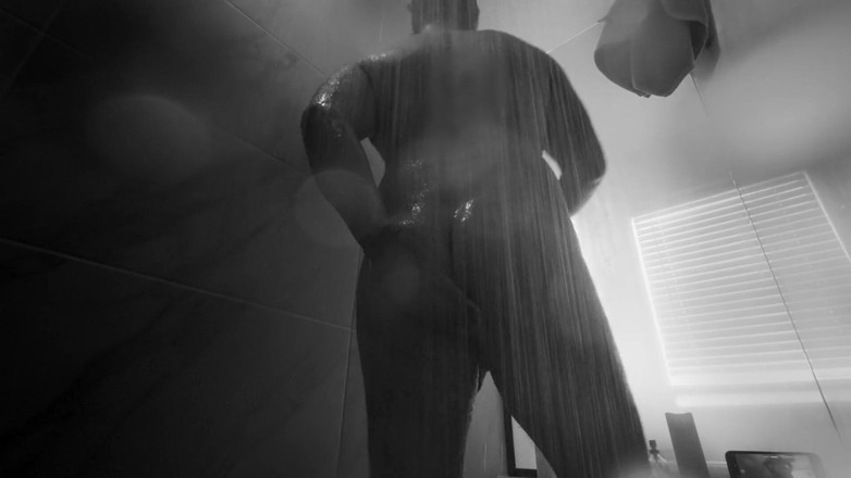 Ivan the Pleasure Dom: Hetero ženatý muž šuká robertek ve sprše (část 1)