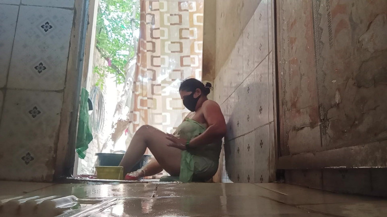 Desi_bhabhi121: Video rekaman seks tante seksi india di kamar mandi