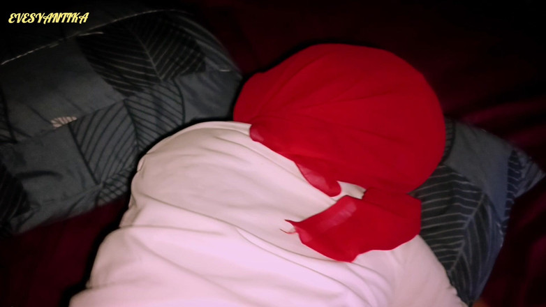 Pasutri indo: Guruku suka banget ngentot memekku saat aku berhijab