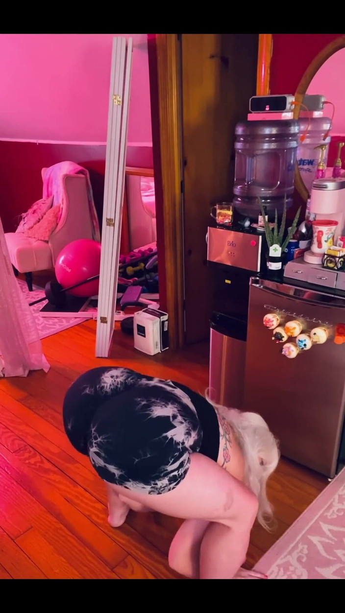 PaintedRose: Sensual esticando bobo, aposto que você sabe uma das razões...