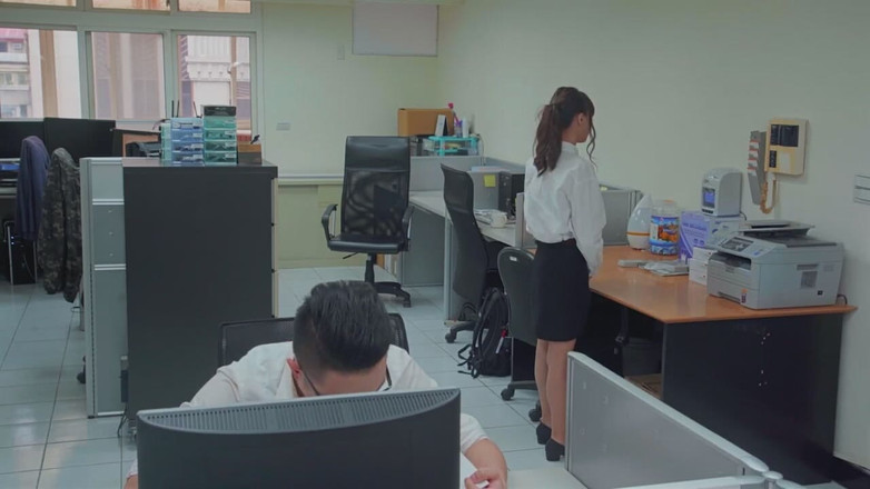 Eros721 official: Setiausaha muda panas dikongkek bosnya di pejabat