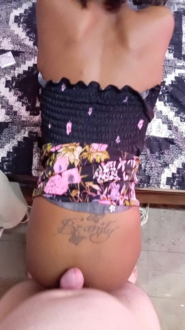 hothouse18xxx: Heißes Teen Masturbiert in Sexy Kleid Und Neckt Stiefpapi