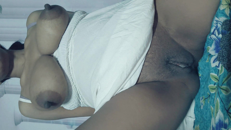 Amit yadav: Bhabhi con grandi tette si masturba la figa