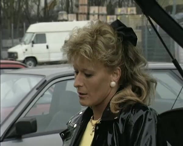 Deutsche Madchen: Mamă sexy germană are parte de ejaculare facială după un...