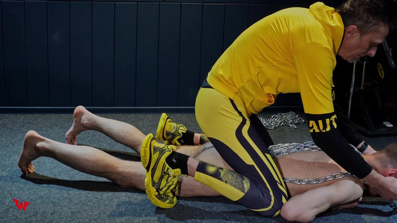 Wanheldvig: Zeus Chain Bondage a Ponožky Gagging Fhd 1080p