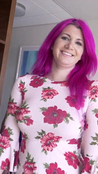 Sürpriz karen fisher orta yaşlı seksi kadın büyük memeler götünü siktiriyor ve döl takası yapıyor