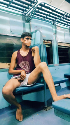 Tani: Sexy indický gay ve vlaku
