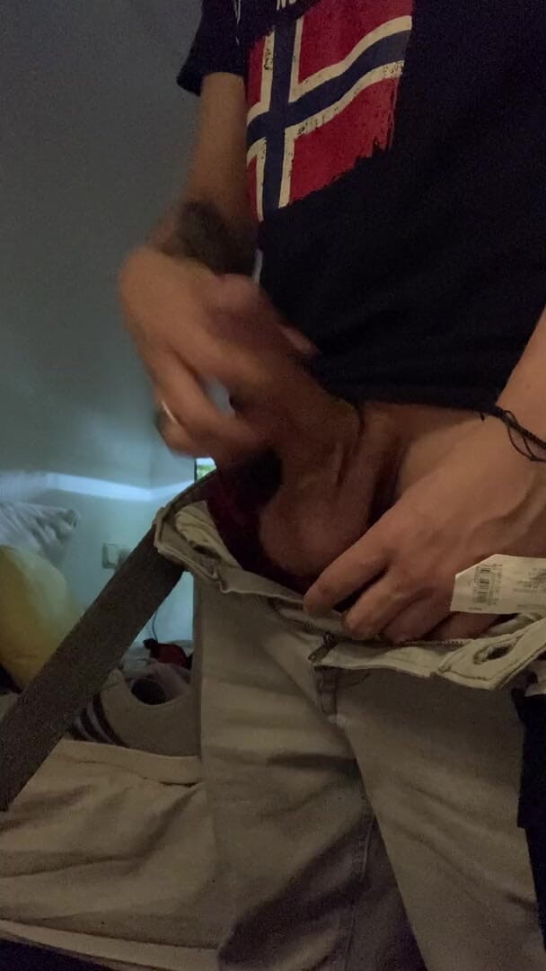 Babywhite99: Sneakers fetish guy