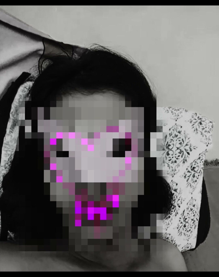 Nidhi_lovesall: Dasi nat poesje en sexy netkousen maken me zo leuk