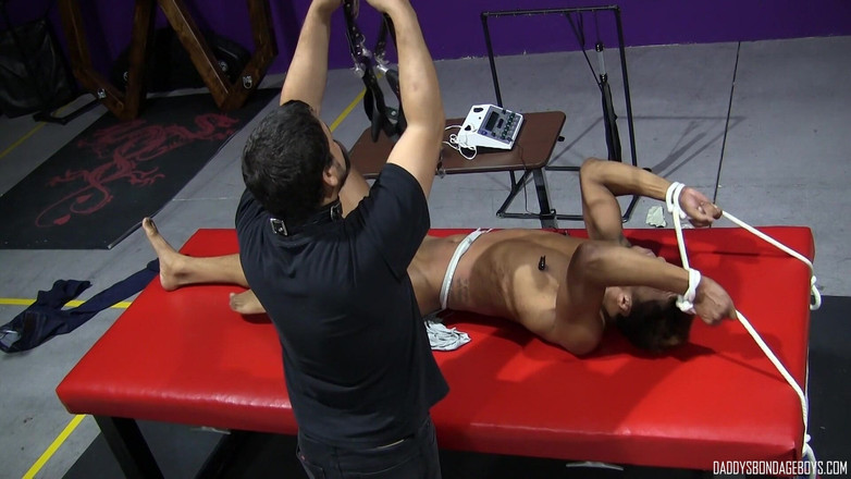 Daddy's Bondage Boys: Rt bojuje za svobodu