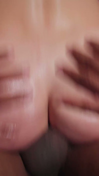 Fată Trans Blondă Sexy În Lenjerie Neagră Futută Tare De Musculosul Tati