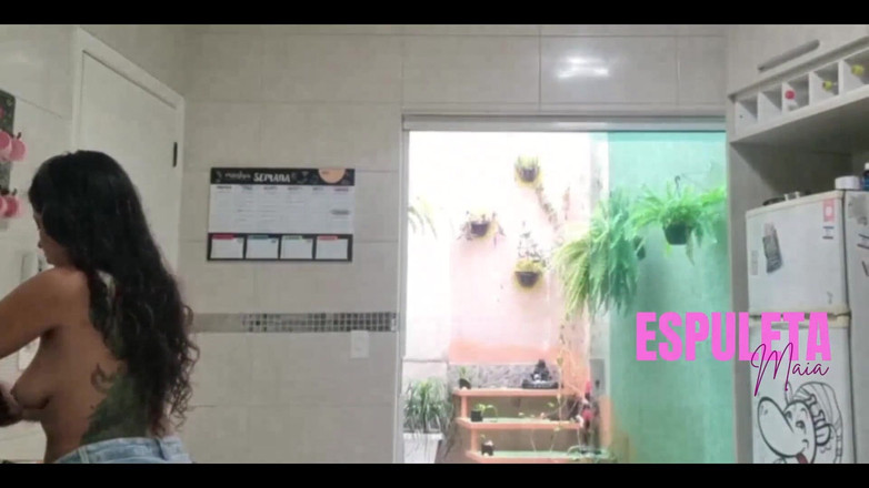 Espuleta Maia: La mora calda cucina in un modo diverso - nuda per...