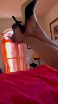 Real Homemade Stepmom Ann Warming up Her Legs and Feet for a Good Fucking