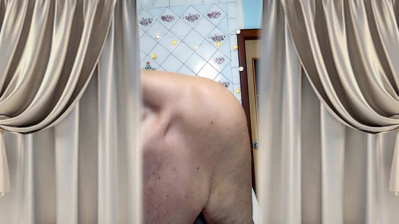 Lukerya: Sexy žena v domácnosti se baví v kuchyni