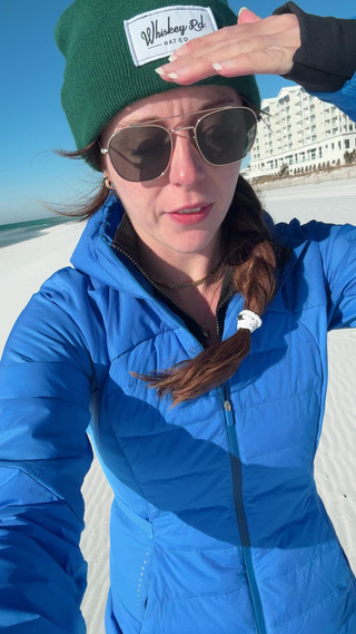 Nadia Foxx: Sahilde yürümek hızlı bir orgazma yol ediyor!