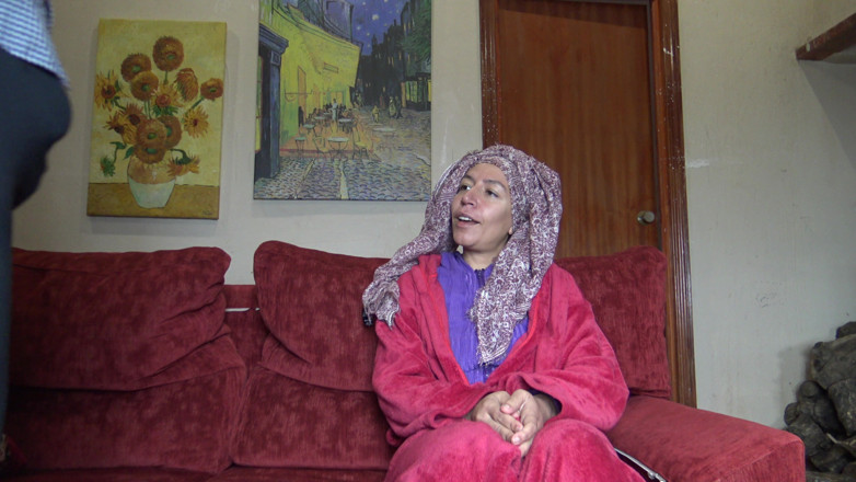 Souzan Halabi: यह तुर्की नानी सदमे में है !! मैं अपने बड़े काले लंड को उसके सामने निकालती हूं और उसे यह पसंद आया।