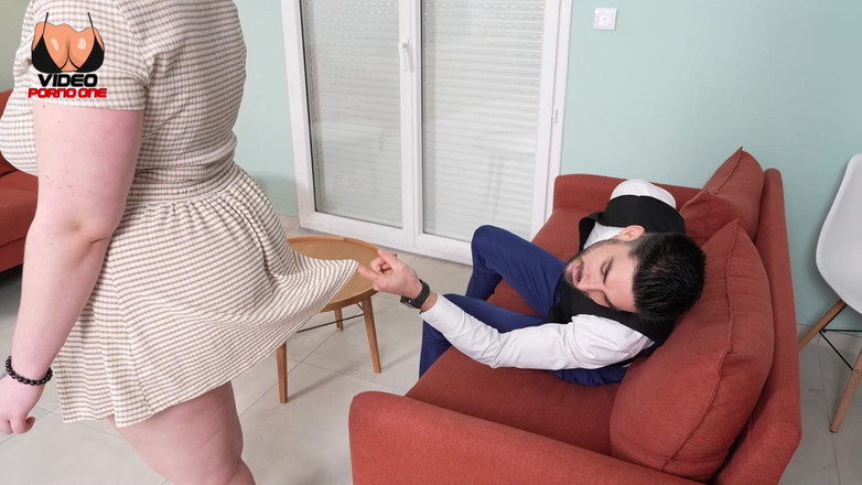 Video Porno One: Sâni mari, fund mare pentru această curvă mare care iubește...