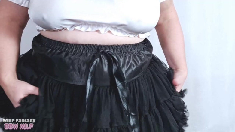 BBW_Wife: 이 큰 우유 아마추어 비 밀프 바람피는 결혼 한 핫와이프 주부 젖탱이 망사 스타킹 팬티 스타킹 사이에 자지를 밀어 넣습니다.