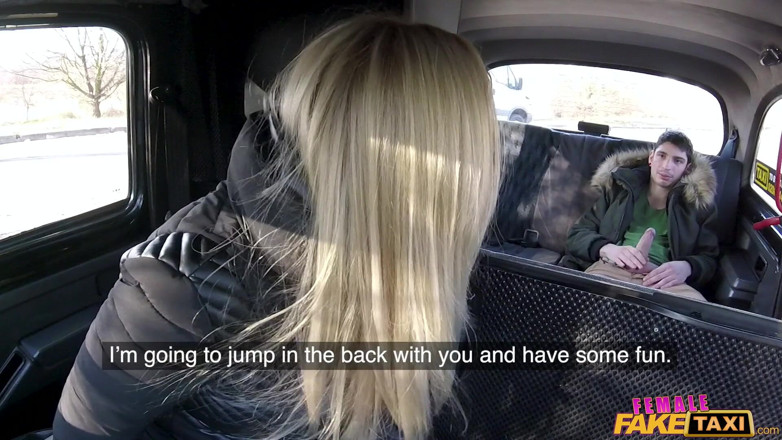Female Fake Taxi: Ženský Fake Taxi - Plachý podvádějící přítel šuká kočičku