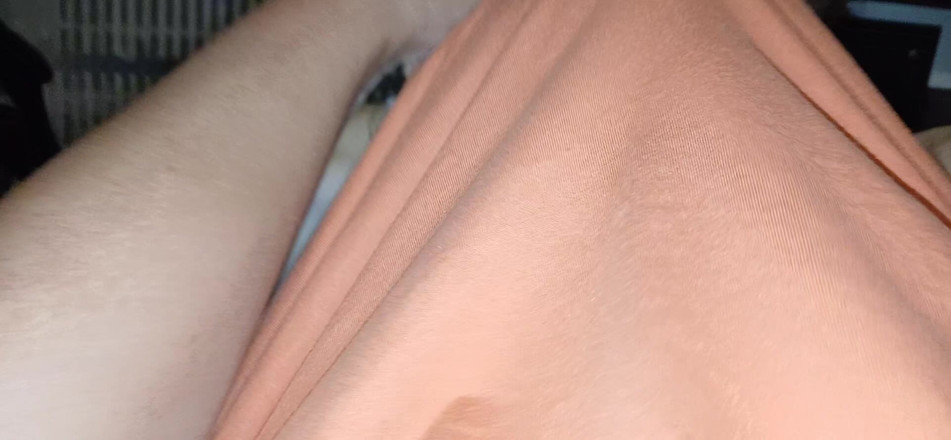 Lesbian-candys: Ik neuk mijn buurvrouw in de mond onder mijn t-shirt