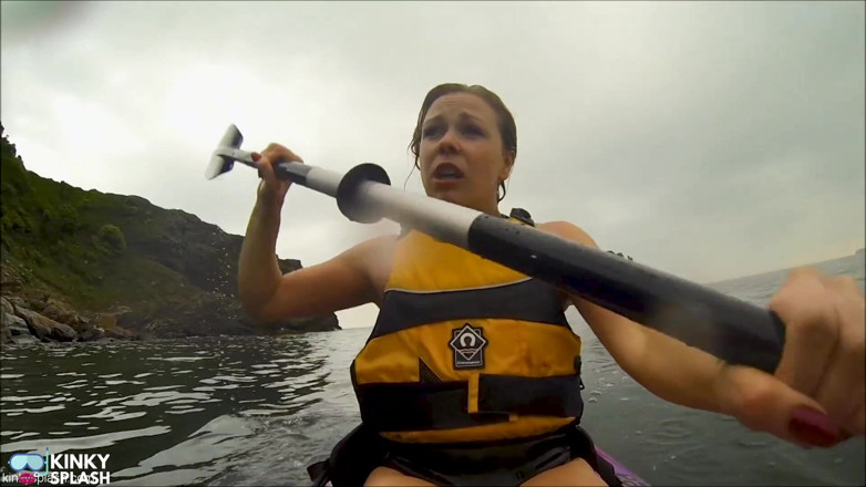 UKCuteGirl Lucy Lauren: Open Water Kayak Dezastru pentru non înotător - salvat de Lifejacket