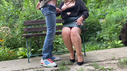 OurFetishLife: Mamãe gostosa ordenha porra em suas roupas