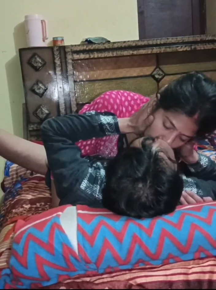 sashaa: भारतीय कुंवारी लड़की की बॉयफ्रेंड द्वारा जोरदार चुदाई 1