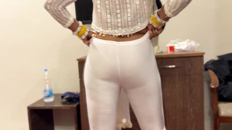 desi_babe1234: Napalona duża dupa Desi Bhabhi błaga o spermę po jebanie...