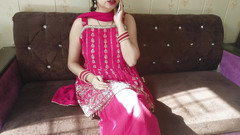 Saarabhabhi6: Kouřím svůj devar penis při příležitosti Vánoc darovaný kondom a šukám...