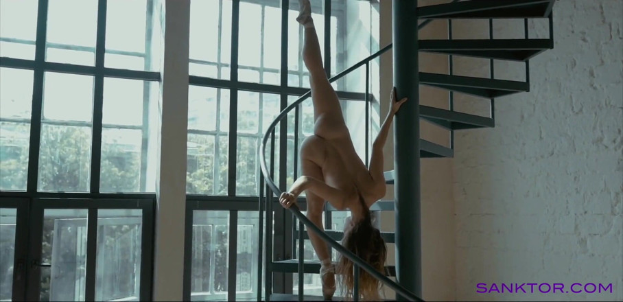 SANKTOR: Naked ballet dancer . Art erotic video.