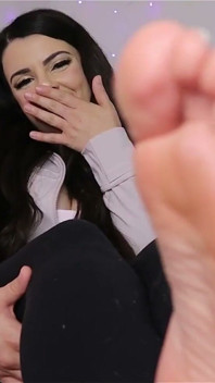 Foot Fetish Loser Sucks
