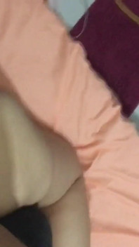 침대를 만들 때 배다른 언니가 갇히기 때문에 후배위 스타일을 취했습니다.