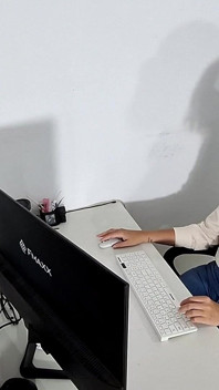 Домогательства в первый день работы.