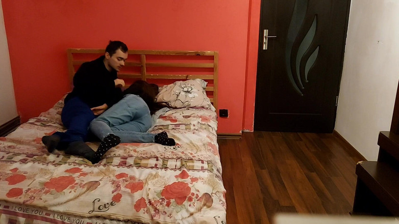 Alex and Luiza: 和可爱的娇小黑发女郎在深夜做爱