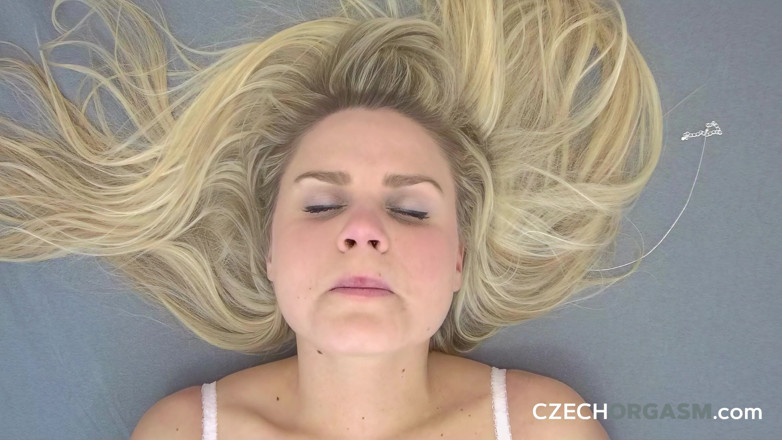 Czech Orgasm: Czech Orgasm 5: MILF Playing with Herself Hard