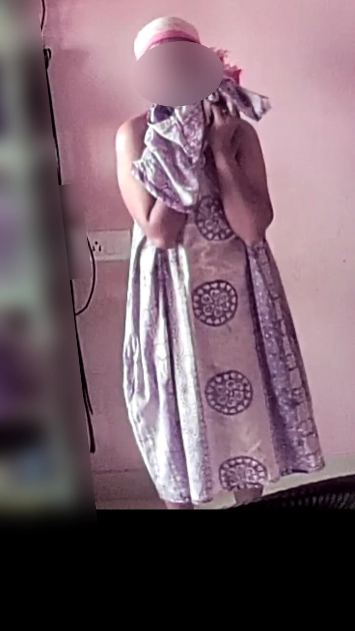 Black & white desicat: Неверная дези домохозяйка с сексуальным телом соблазняет меня видео переодевания платья