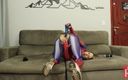 Redqueen films: Chica araña recibe una follada de juguete anal
